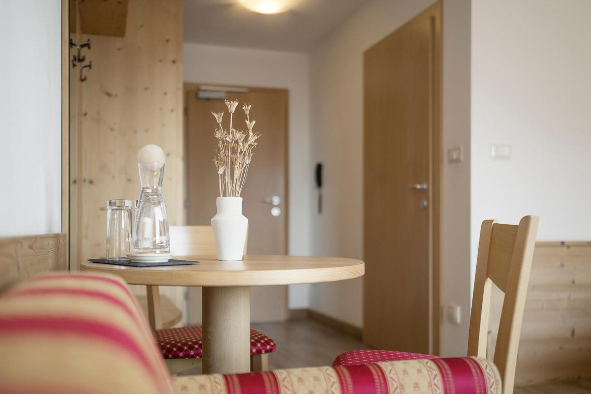 Pension-Appartement Mitterhofer Schenna Exteriör bild
